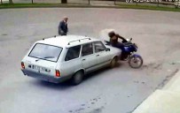 Otomobil Motosiklete Böyle Çarptı
