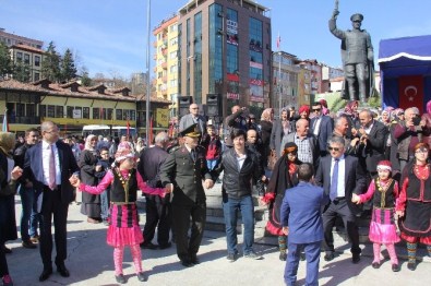 Rize'nin Rus İşgalinden Kurtuluşunun 98. Yıl Dönümü Rize'de Horonlarla Kutlandı
