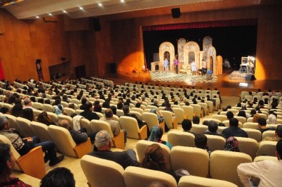 Şehir Tiyatrosu Manavgat'ta İlgi Gördü