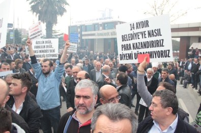 Servis Şoförleri E-5'İ Trafiğe Kapattı