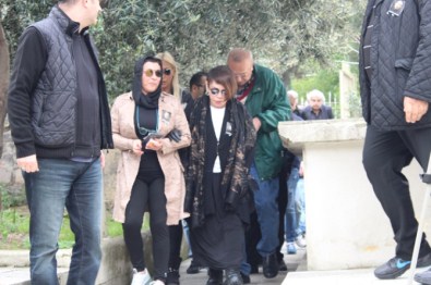 Sezen Aksu annesine gözyaşlarıyla veda etti