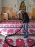 BAHAR TEMİZLİĞİ - Yıldırım Belediyesi Camileri Temizliyor
