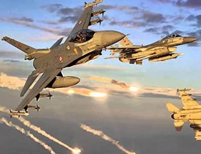 Yunan jetlerinden Türk F-16'larına taciz