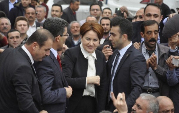 Meral Akşener'e coşkulu karşılama