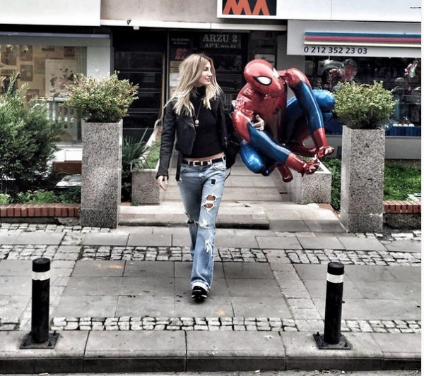 Çağla Şikel'in örümcek adamına ilginç yorum