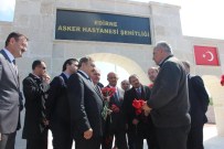 BEYAZIT TANÇ - Bakan Eroğlu, Şehit Dedesinin Kabrini Ziyaret Etti