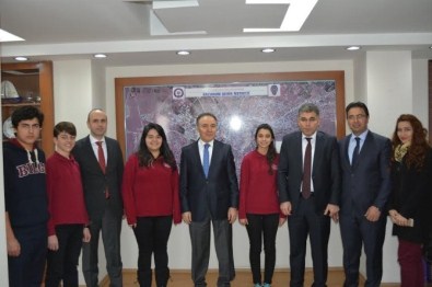 Bilge Koleji Öğrencileri Emniyet Müdürlüğünde Vali İle Görüştüler