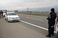 ŞÜPHELİ ARAÇ - Bolu TEM'de Şüpheli Araç, Polisi Alarma Geçirdi
