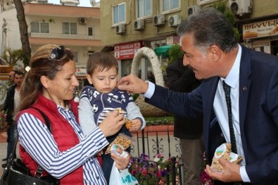 Başkan Tuna, Nevruz Bayramı'nda Vatandaşlara Kavurga Dağıttı