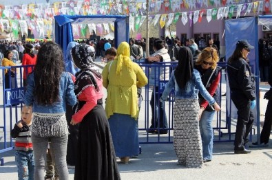 Denizli'de Nevruz'a Sönük Kutlama