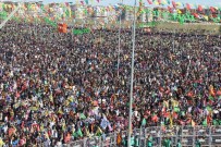 DEMOKRATIK TOPLUM KONGRESI - Diyarbakır'da Nevruz Ateşi Yakıldı