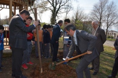 İlkokul Öğrencileriyle Mutluluk Fidanı Dikti