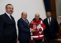 AMIR ÇIÇEK - Sağlıkçılara Plaket Ve Teşekkür Belgesi