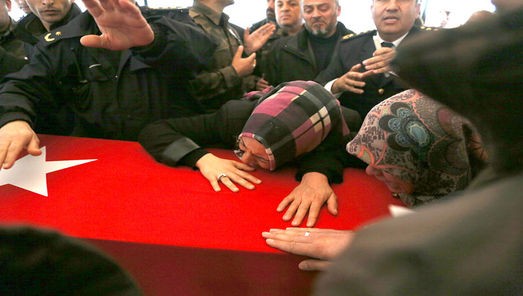 Şehit oğlunun cenaze namazını kıldırdı