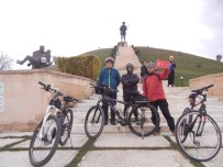 101 Bisikletçi Pedallarını Zaferin '101. Yıl Dönümü' İçin Çevirdi