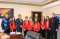 MEHMET YAPıCı - Başarılı Sporculardan Kaymakam Yapıcı'ya Ziyaret
