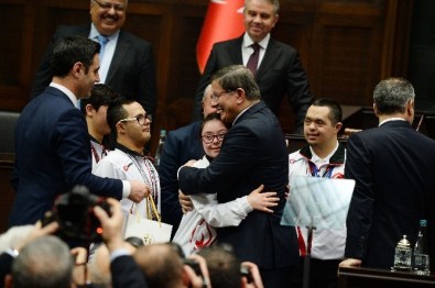 Başbakan Davutoğlu'dan Taşeron İşçilere Müjde