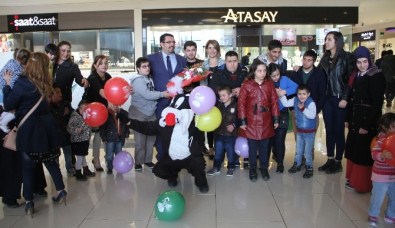 Down Sendromu Çocukların AVM Keyfi