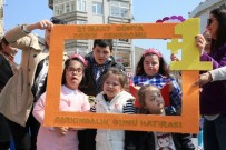 DOWN SENDROMU - Down Sendromu Farkındalık Günü'nü Renkli Çorapla Kutladılar
