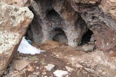 Mehmetçik Bölücü Örgütün İnlerini İmha Etti