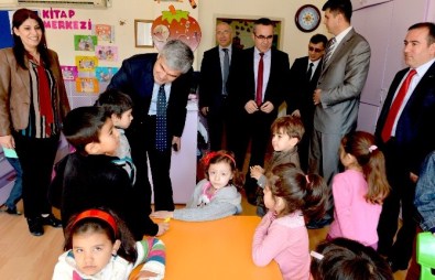 'Minik Kalplerin Kardeşliği' Projesiyle 200 Çocuk Daha Okullu Oldu