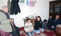 KIMSESIZLIK - Vali Güner Çocuklarla Birlikte Yaşlıları Evinde Ziyaret Etti