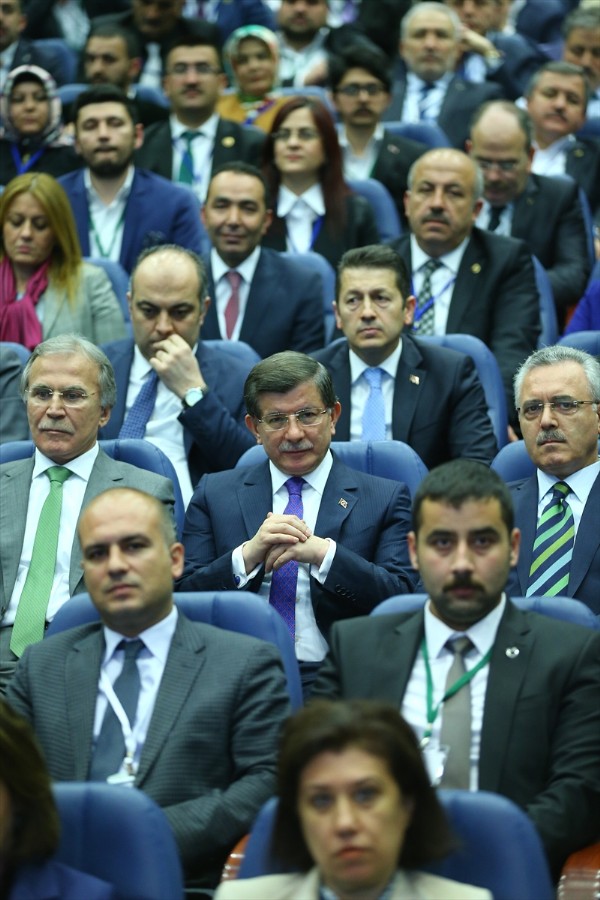 Başbakan Davutoğlu'ndan HDP'li vekillere tepki