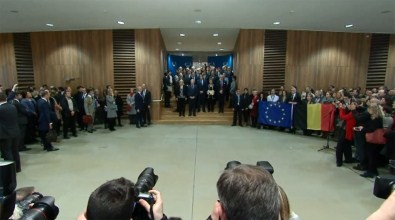 Belçika kurbanlarına ağlıyor