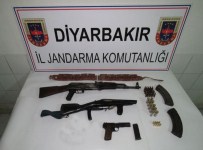 SİLAH KAÇAKÇILIĞI - Diyarbakır'da Çok Sayıda Silah Ve Mühimmat Ele Geçirildi