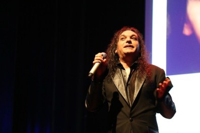 Gökhan Kırdar 'Yerine Sevemem' Şarkısını Kime Yazdığını Açıkladı