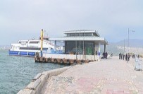 İzmir'de Fırtına Sokakları Boşalttı