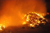 ATIK KAĞIT - Kağıt Fabrikasında Çıkan Yangın Paniğe Neden Oldu