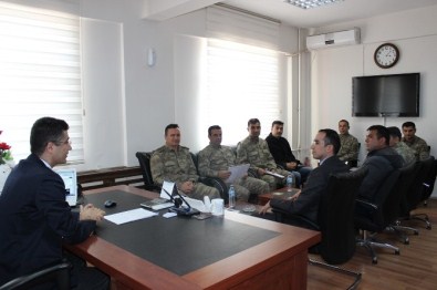 Kaymakam Özbek'dten Kurum Personellerine Başarı Belgesi