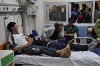 ÖĞRENCİ SERVİSİ - Öğrenci servisi otomobile çarptı 15 yaralı