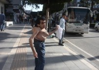 ÜCRETSİZ ULAŞIM - Engeline Rağmen Ücret İstenince Yol Ortasında Soyundu