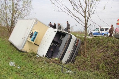 Samsun'da Kamyonet Devrildi Açıklaması 1 Yaralı