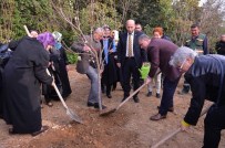 ÜSKÜDAR BELEDİYESİ - Yaşlılar Ve Çocuklar Fidanları Toprakla Buluşturdu