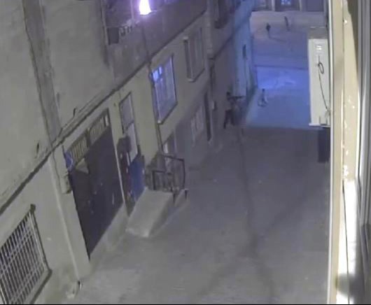 Polislere saldırı anı kamerada