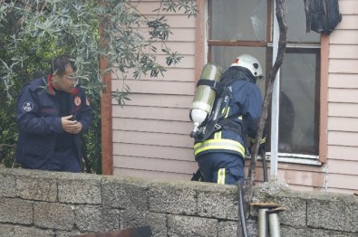 10 Suriyeli'nin Yaşadığı Ev Küle Döndü