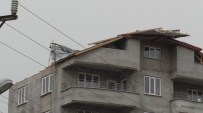 ŞİDDETLİ FIRTINA - Beyşehir'de Rüzgar Çatıdaki Kaplamaları Söktü