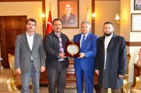 SÜLEYMAN KAHRAMAN - Hayrat Derneğinden Vali Kahraman'a Teşekkür