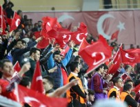 TERÖRE LANET - Milli maçta teröre lanet
