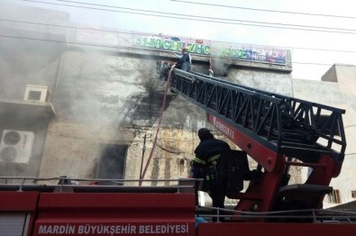 Nusaybin'de İş Yeri Deposunda Yangın