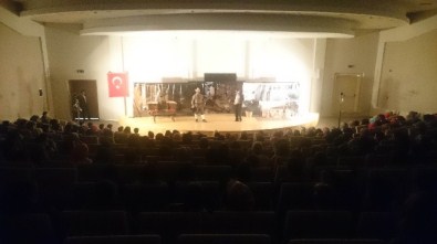 Seydişehir'de Koca Seyit Tiyatro Oyunu Sahnelendi