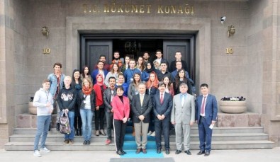 Slovakya'dan Afyonkarahisar'a Gelen 12 Genç Vali Hakan Yusuf Güner'i Ziyaret Etti