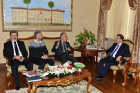 MUAMMER TÜRKER - Triatlon Federasyonu Başkanı Güneş, Vali Türker'i Ziyaret Etti