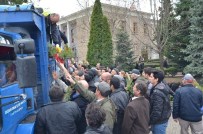 Cuma Namazı Sonrası 5 Bin Fidan Dağıtıldı