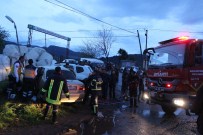 MALTEPE CEZAEVİ - Devrilen Kamyonet 2 Otomobile Çarptı Açıklaması 5 Yaralı