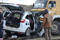 YASEMİN ÖZTÜRK - Sandıklı'da Cenaze Konvoyuna Kamyon Çarptı, 1 Ölü 2 Yaralı