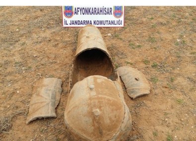Traktörün Pulluğuna 1600 Yıllık 'Lahit' Takıldı